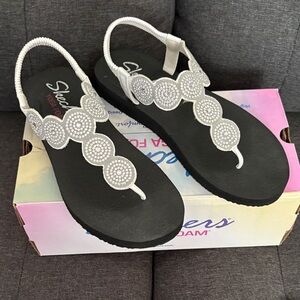 Brand new Skechers Women's Black and White Beaded Sandals